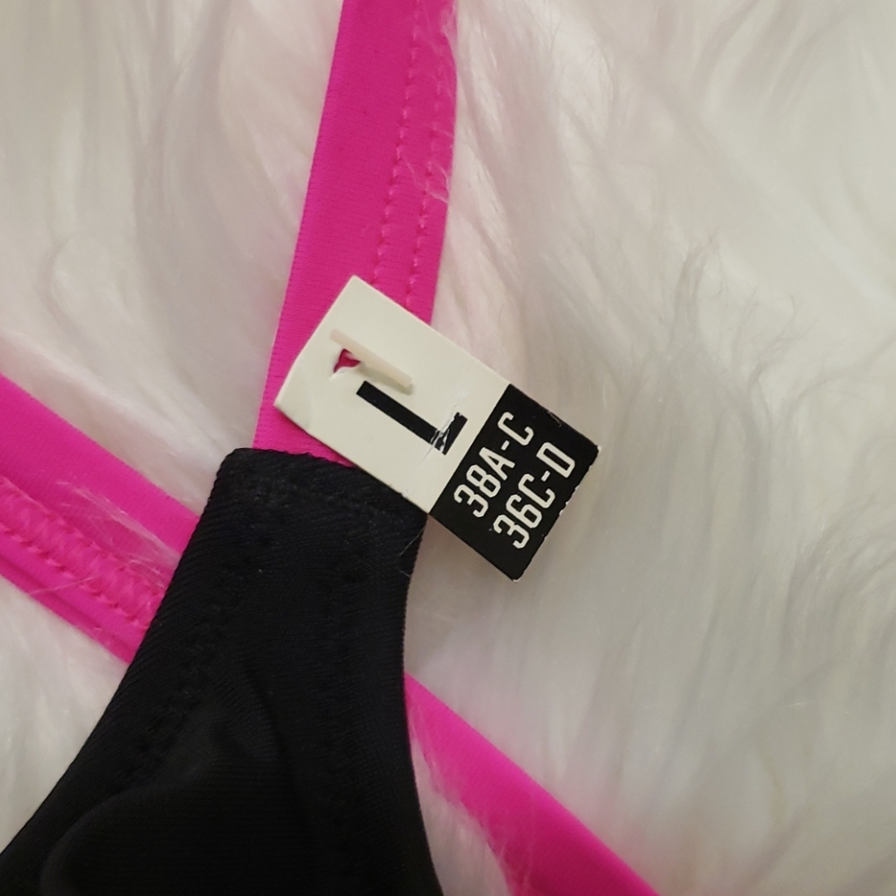 Pink Victoria's Secret bikini top - Picture 2 of 5
